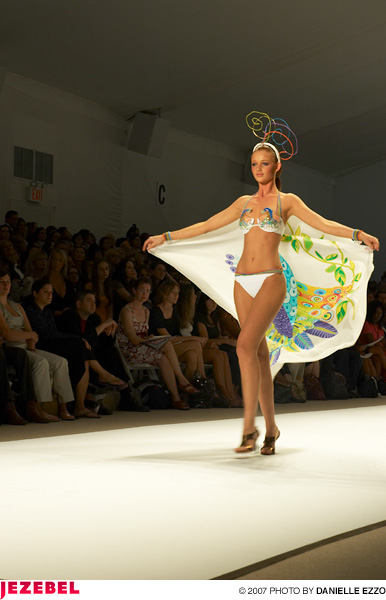 Illustration for article titled Gottex Spring/Summer '08 Show & Scene
